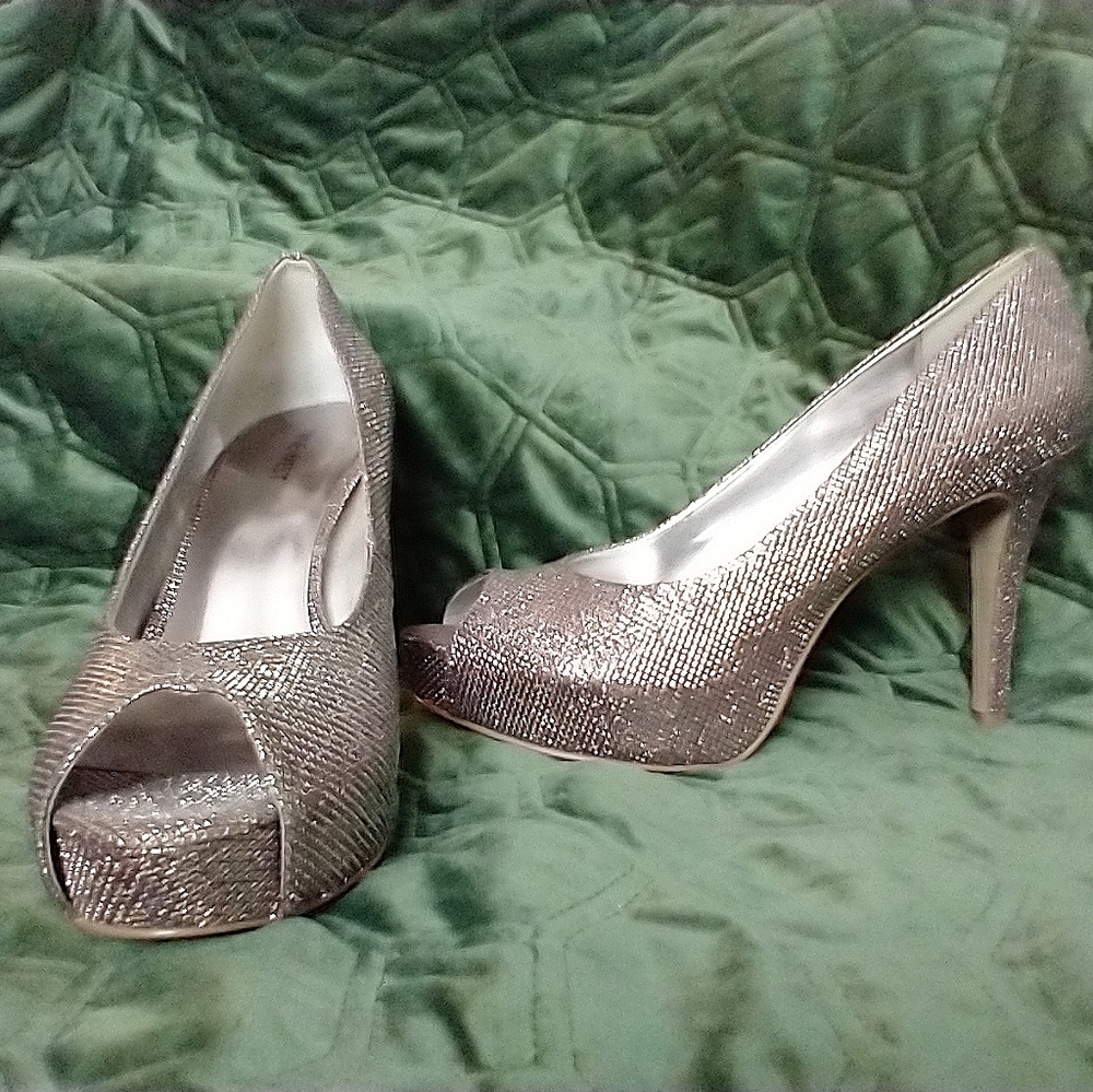 Nine West peep toe platform pumps